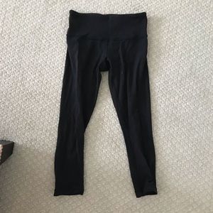Cropped black lululemon leggings